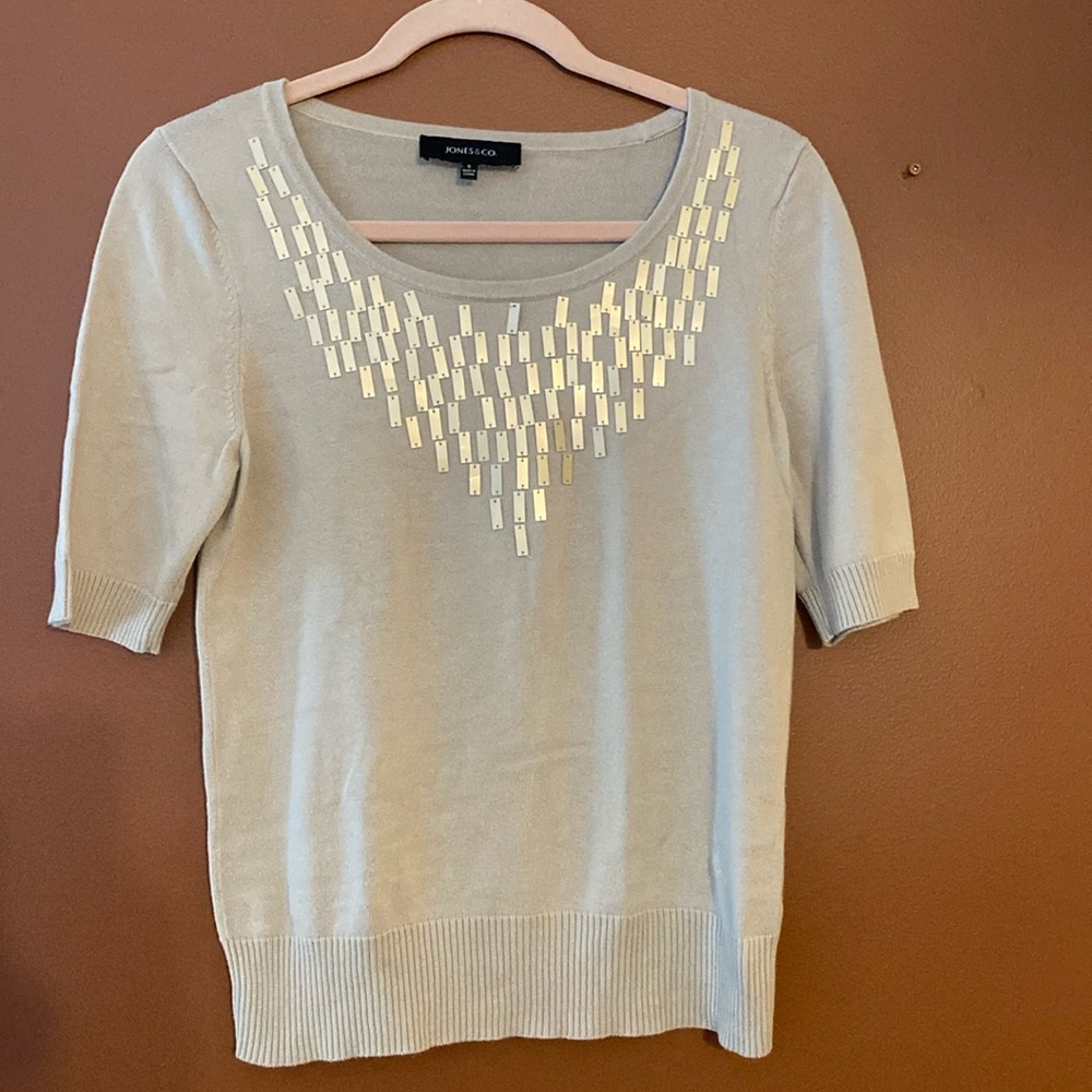 Jones and Co. ladies knitted sweater with short sleeves in size small.